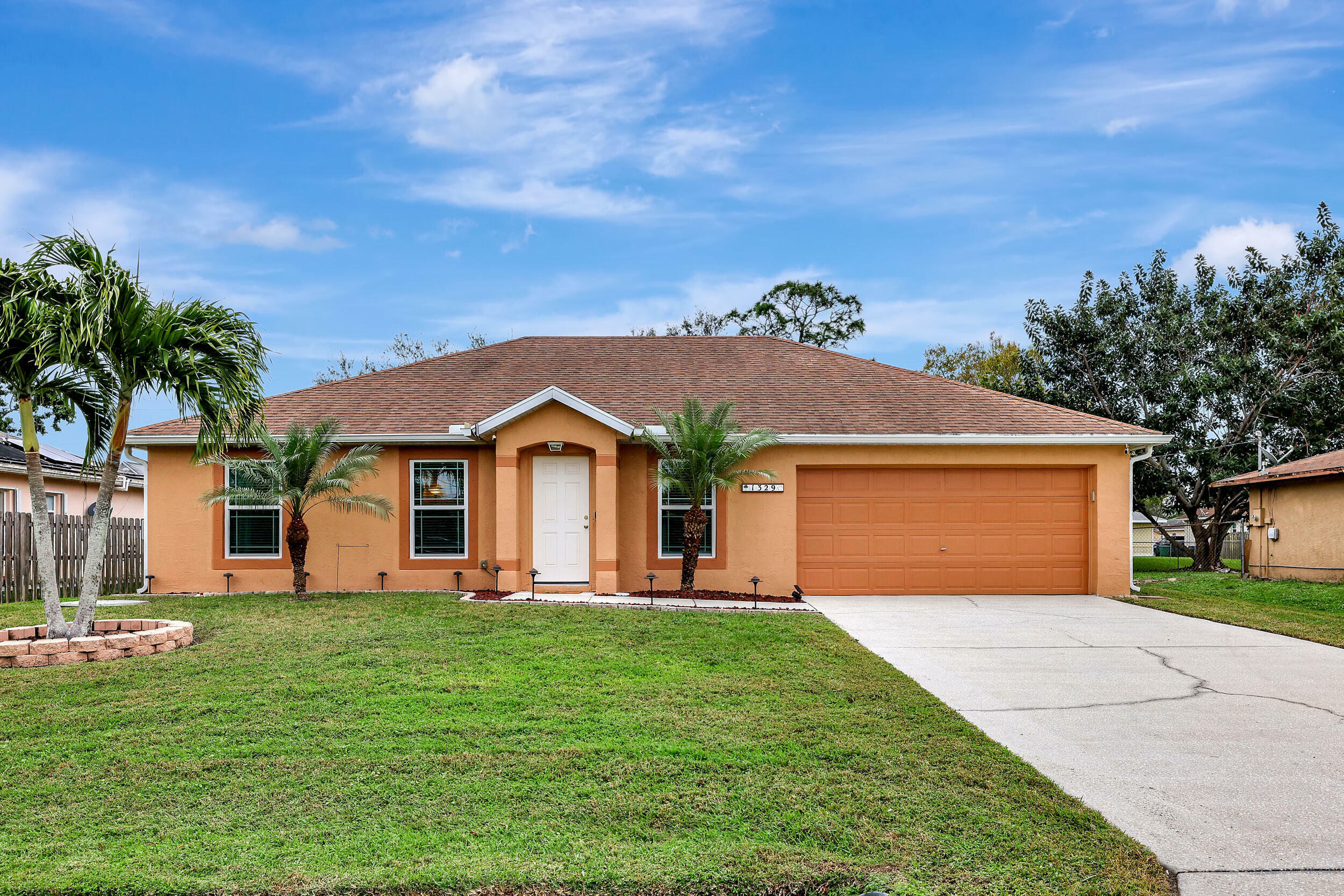 Property Photo:  1329 SW Hibiscus Street  FL 34983 