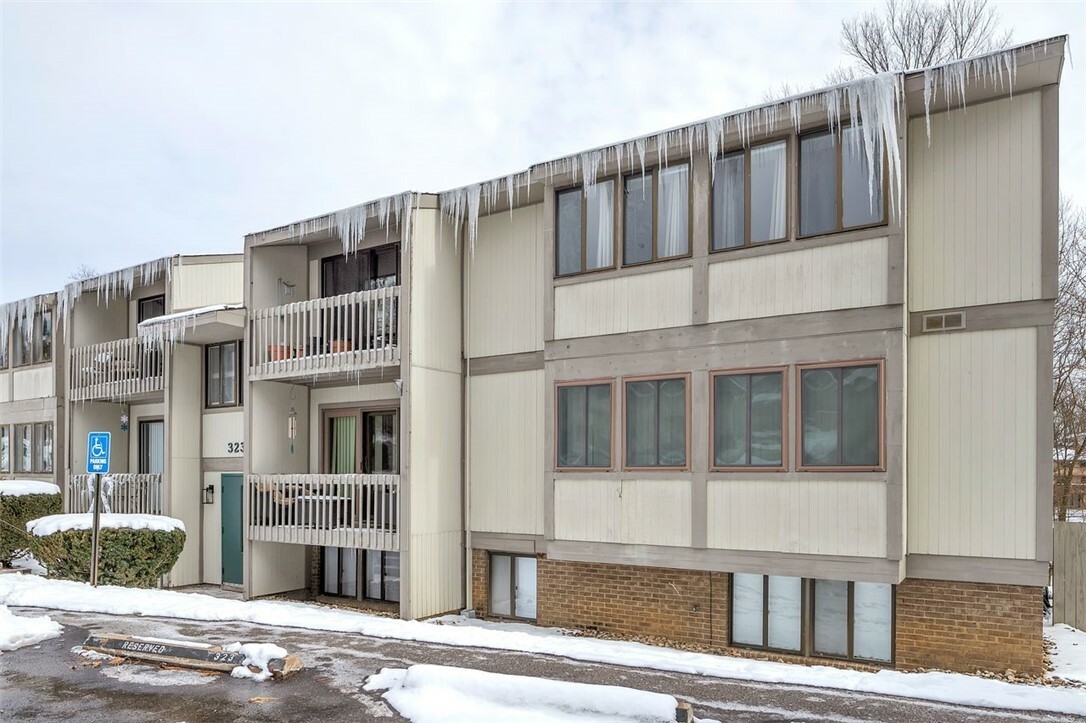 Property Photo: 323 Ridge Point Cir 14 PA 15017