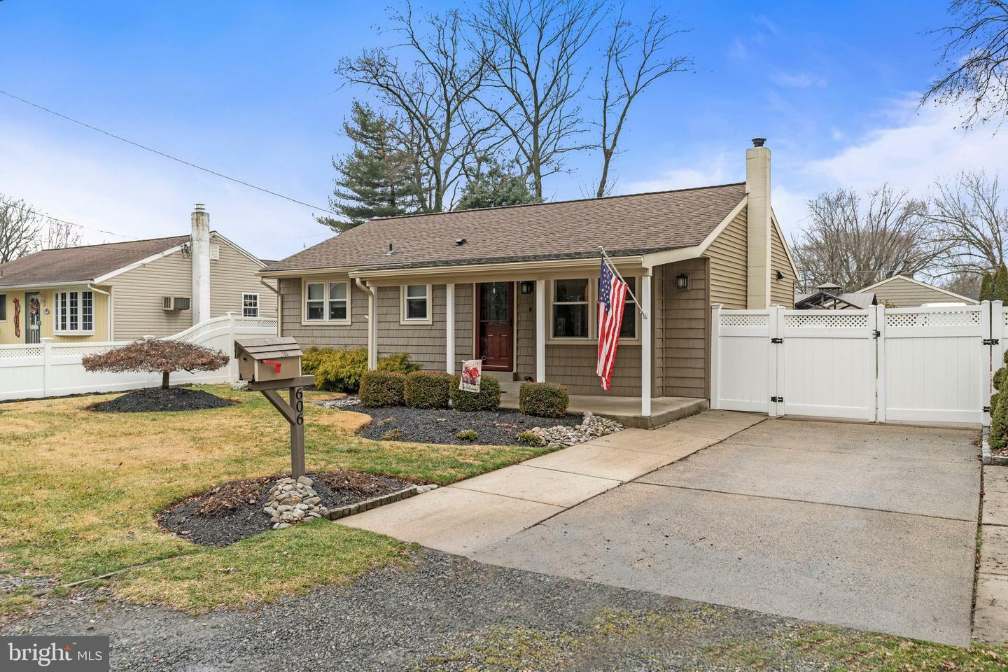 Property Photo: 606 Linton Avenue PA 19021