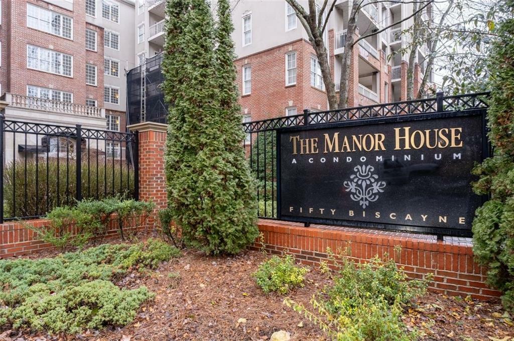 Property Photo: 50 Biscayne Drive NW 1107 GA 30309