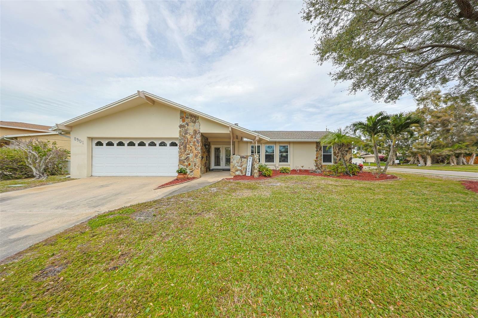 Property Photo:  8901 St Andrews Drive  FL 33777 