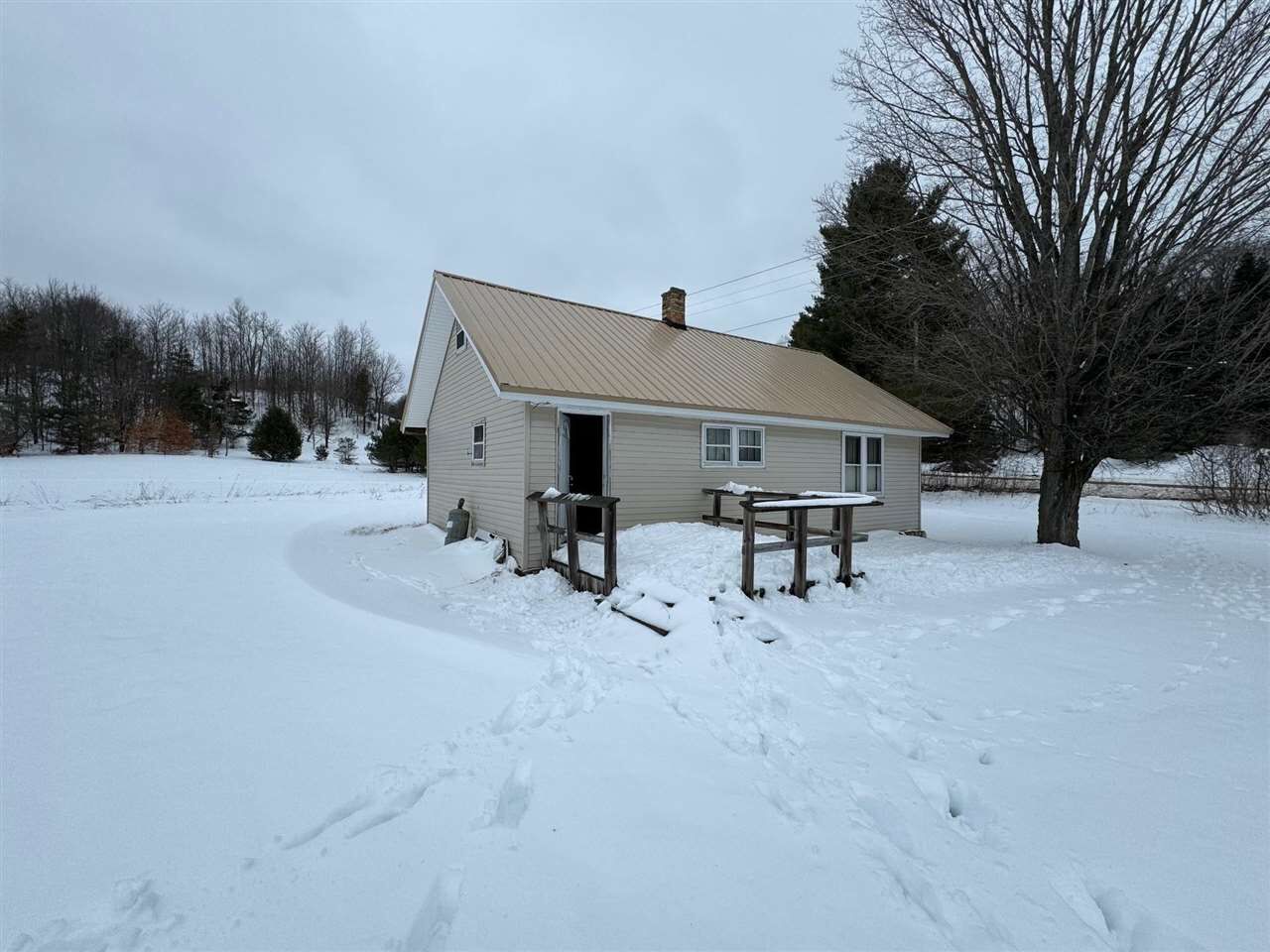 Property Photo:  3809 N Pleasantview  MI 49755 