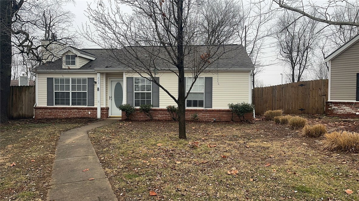 Property Photo:  223 SE 16th Street  AR 72712 