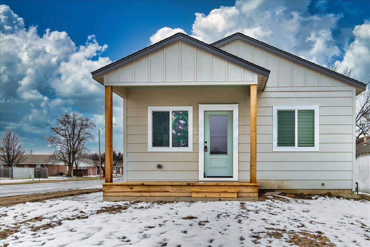 Property Photo:  215 S Commercial  KS 67135 