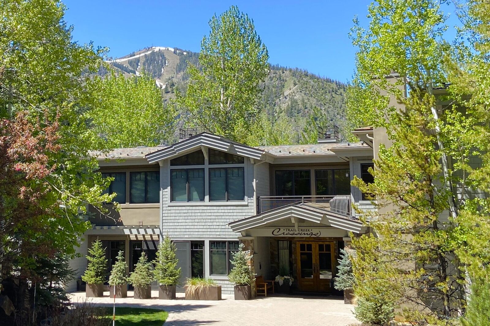 Property Photo: 321 S Leadville Ave H-102 ID 83340