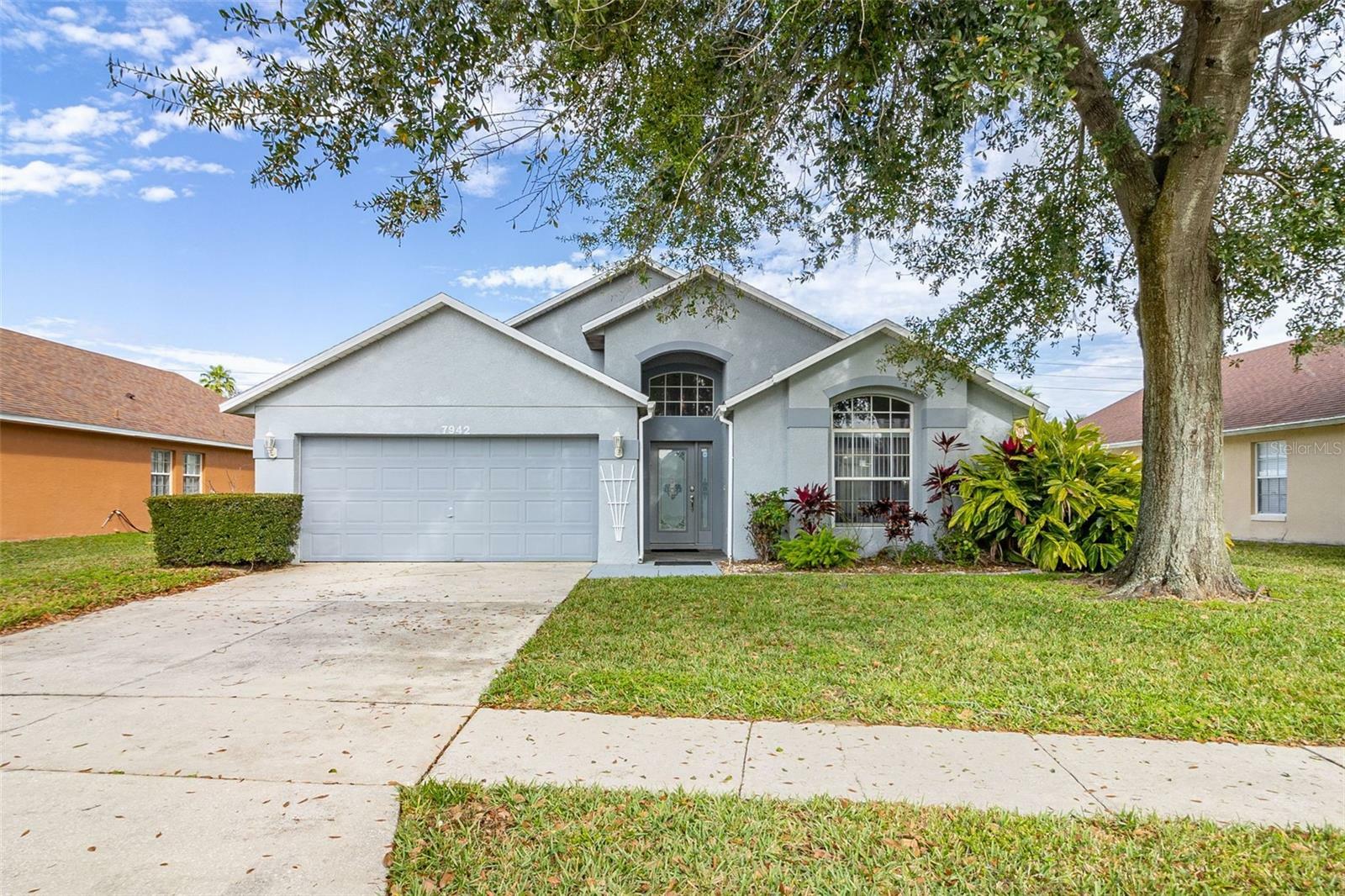 Property Photo:  7942 Golden Pond Circle  FL 34747 