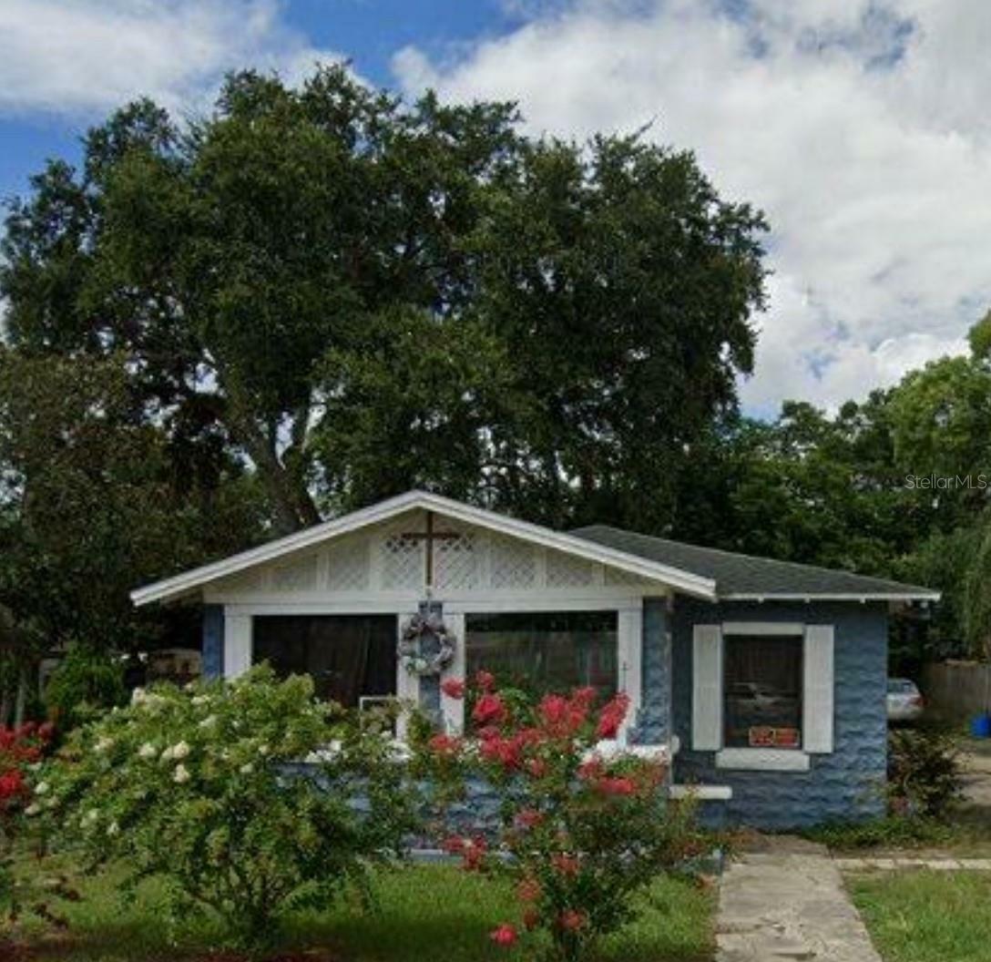 Property Photo:  218 E Magnolia Street  FL 34736 