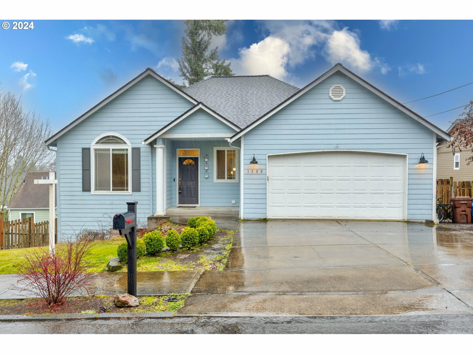 Property Photo:  1300 NW 10th Ave  WA 98607 