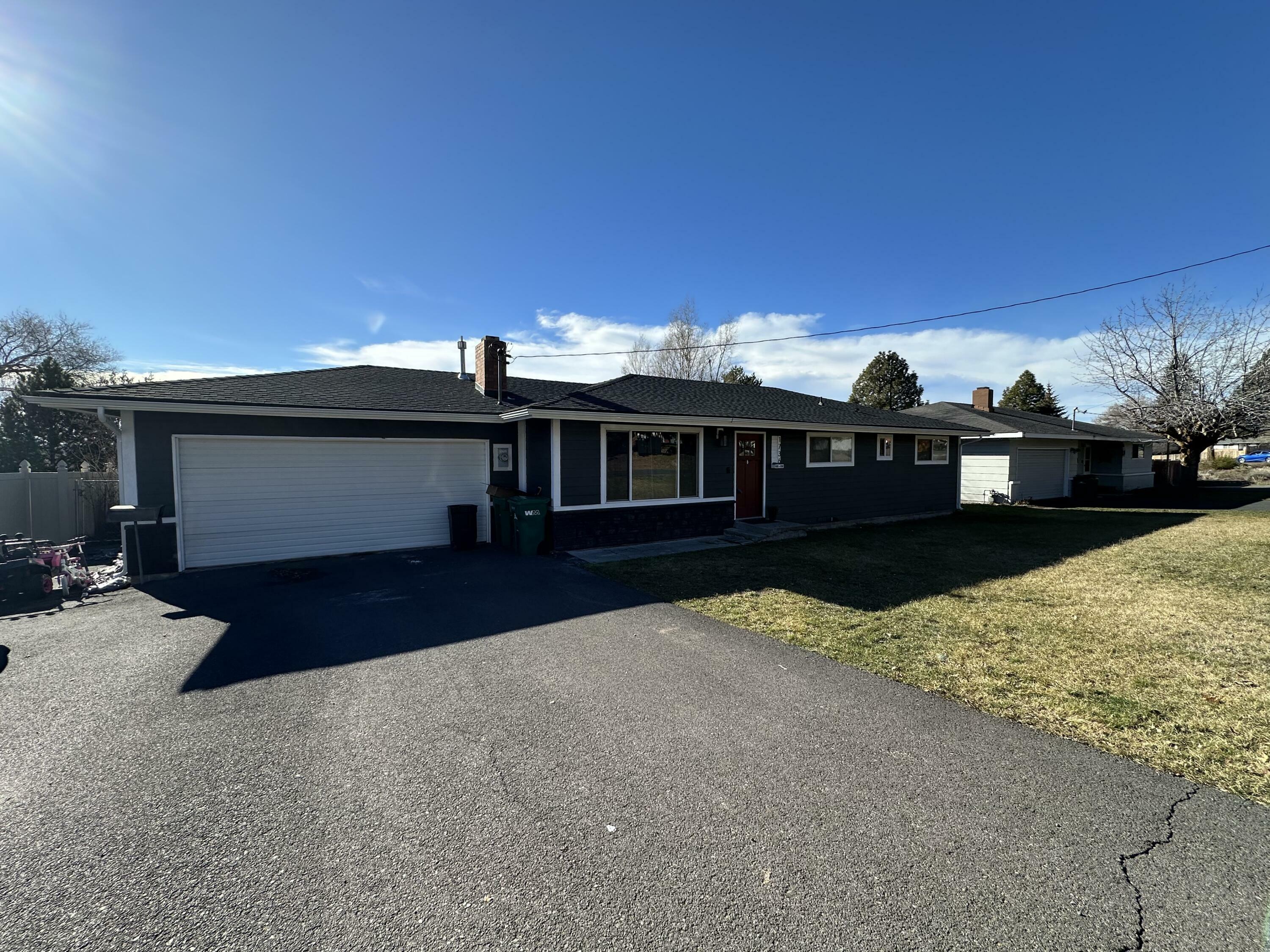 Property Photo: 1736 Chinchalla Way OR 97603