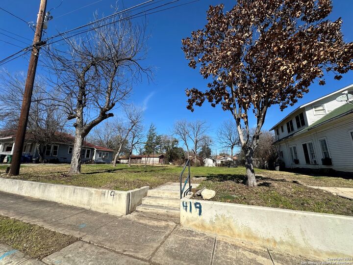 Property Photo: 419 Cass Ave TX 78204