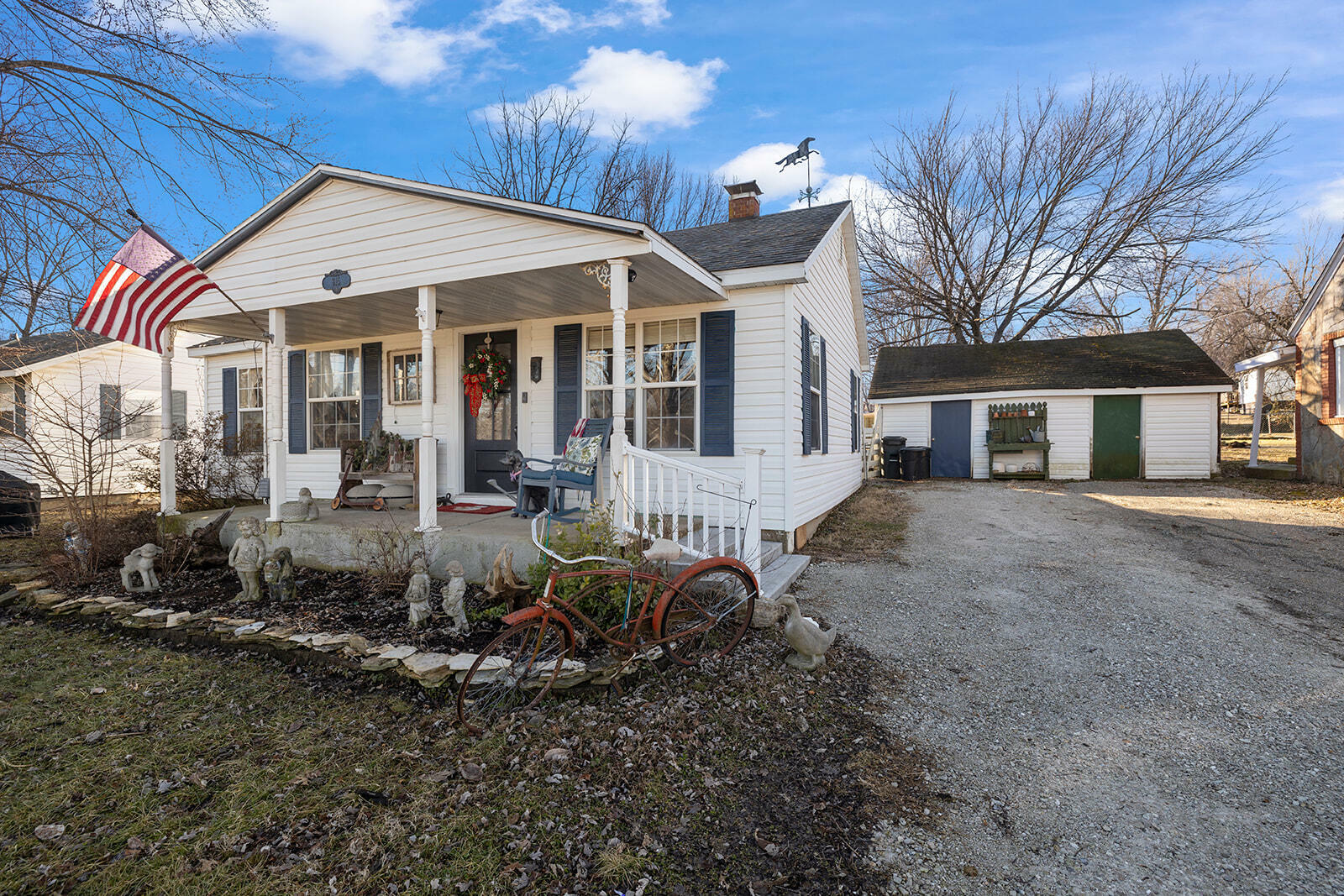 Property Photo: 815 E Benton Avenue MO 65608