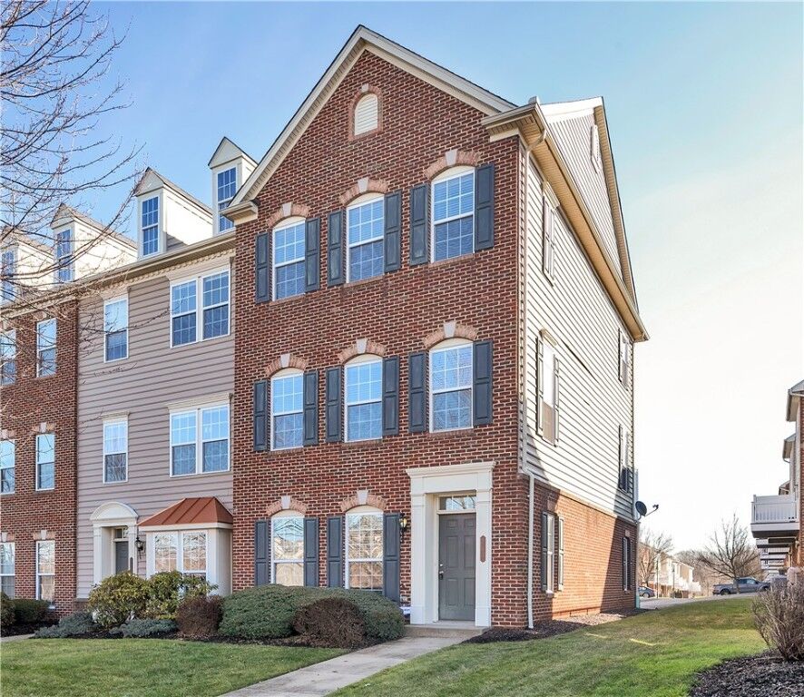 Property Photo: 700 Park Plz PA 15090