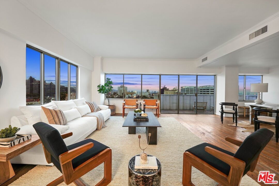 Property Photo:  7135   Hollywood Blvd 810  CA 90046 