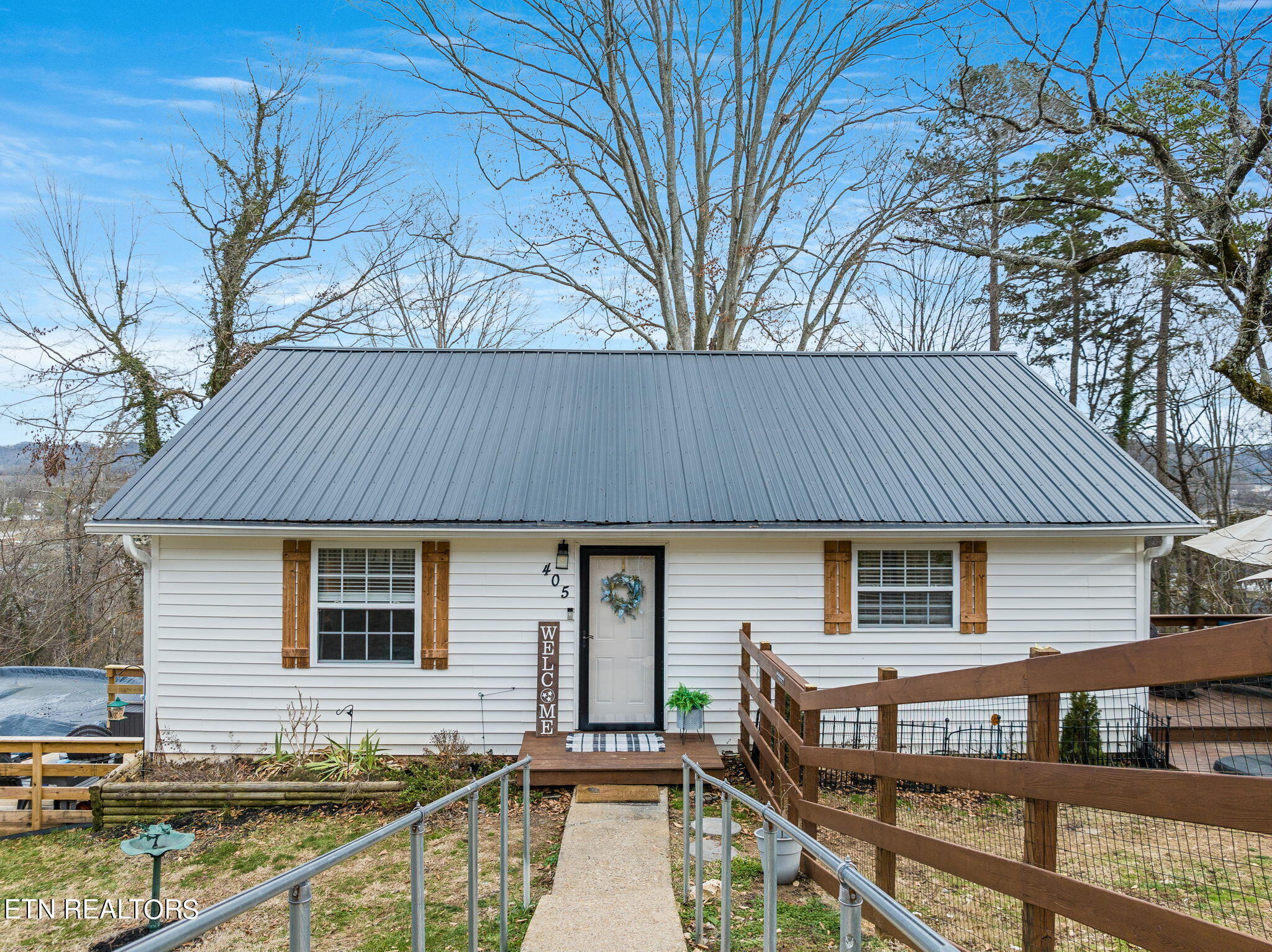 Property Photo:  405 Pine St  TN 37716 