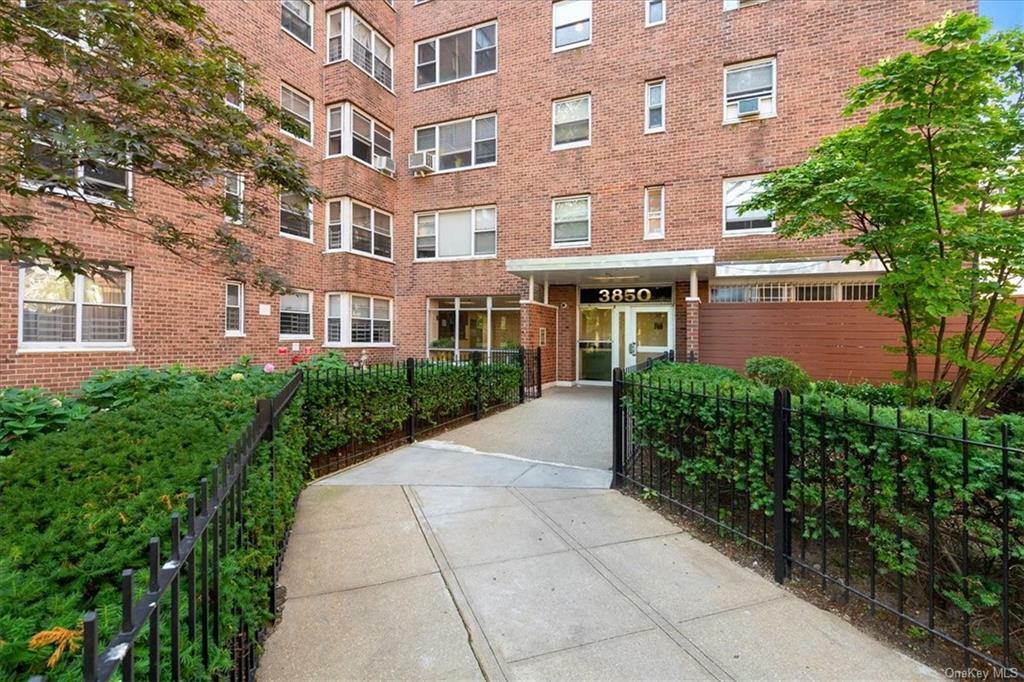 Property Photo:  3850 Sedgwick Avenue 4B  NY 10463 