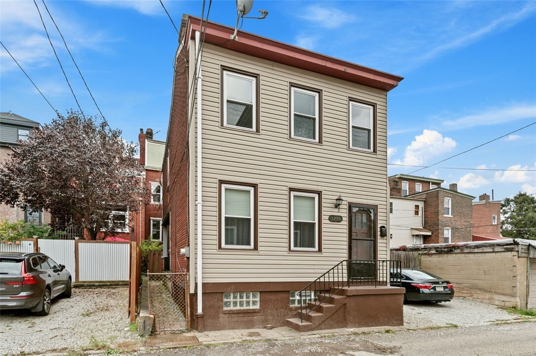Property Photo: 5258 Dresden Way PA 15201