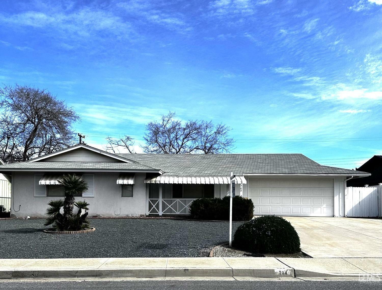 Property Photo:  704 Hogan Way  CA 93309 