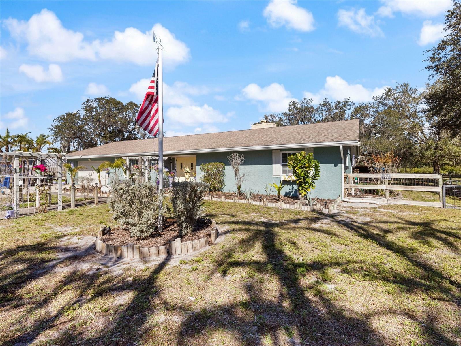 Property Photo: 1601 Stephens Road FL 33570