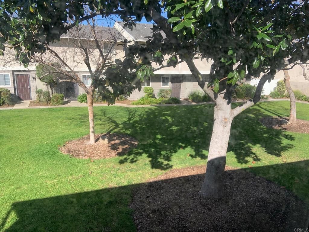 Property Photo:  2112 E Vista Way 18  CA 92084 