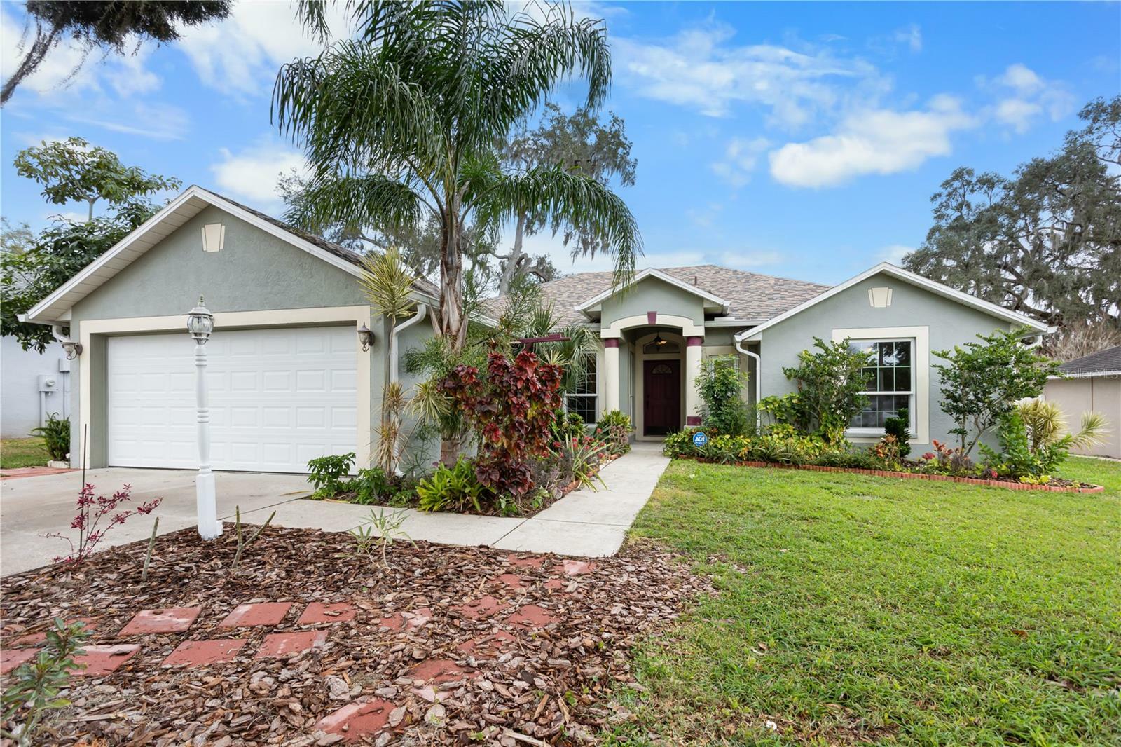 Property Photo:  2331 Towering Oaks Circle  FL 33584 