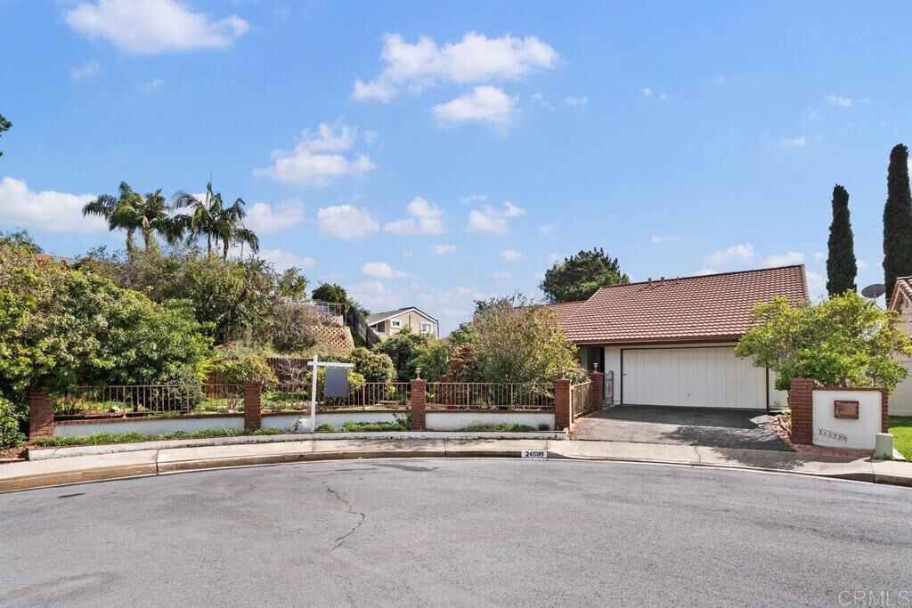 Property Photo:  24599 Alcoba Drive  CA 92691 