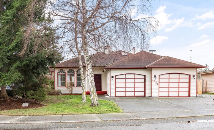 Property Photo:  1221 NW 5th Avenue  WA 98277 