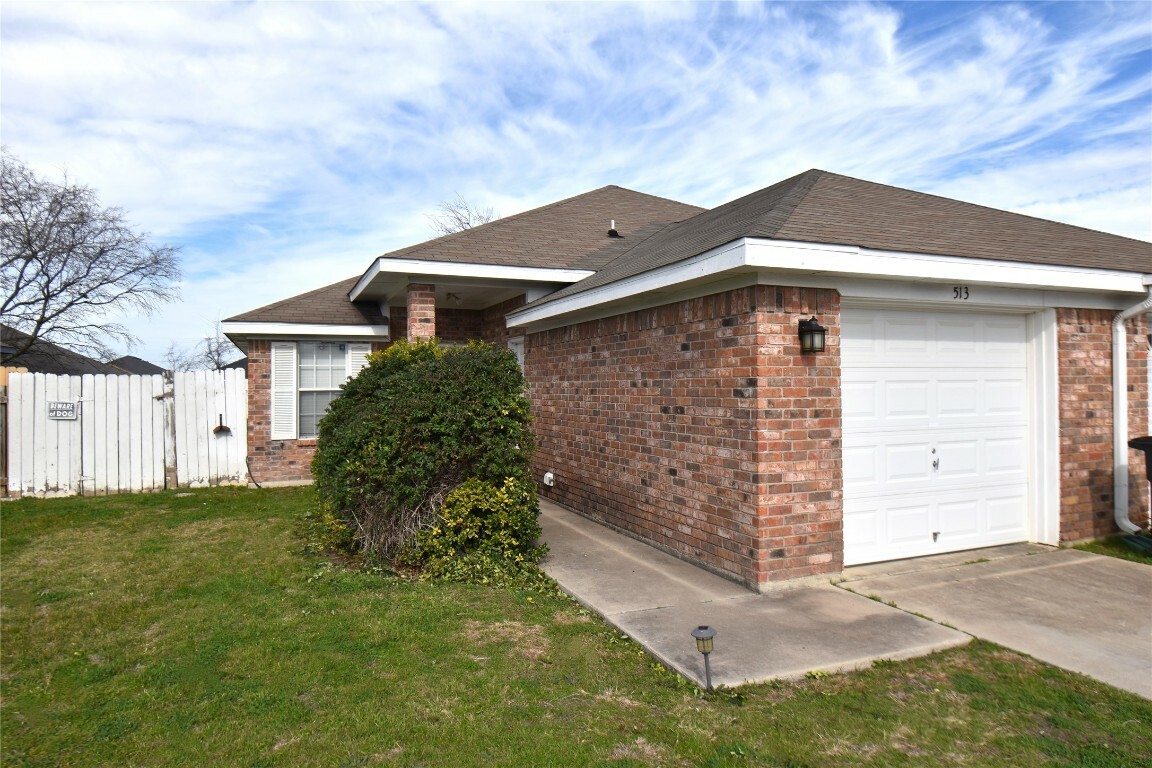 Property Photo:  513 Deloris Drive  TX 76542 