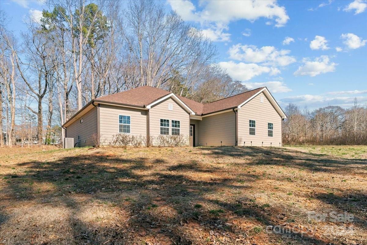 Property Photo:  106 Lafayette Road  NC 28164 