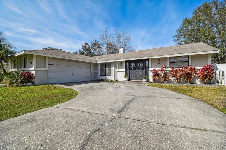 Property Photo: 1102 Robinwood Drive FL 34677
