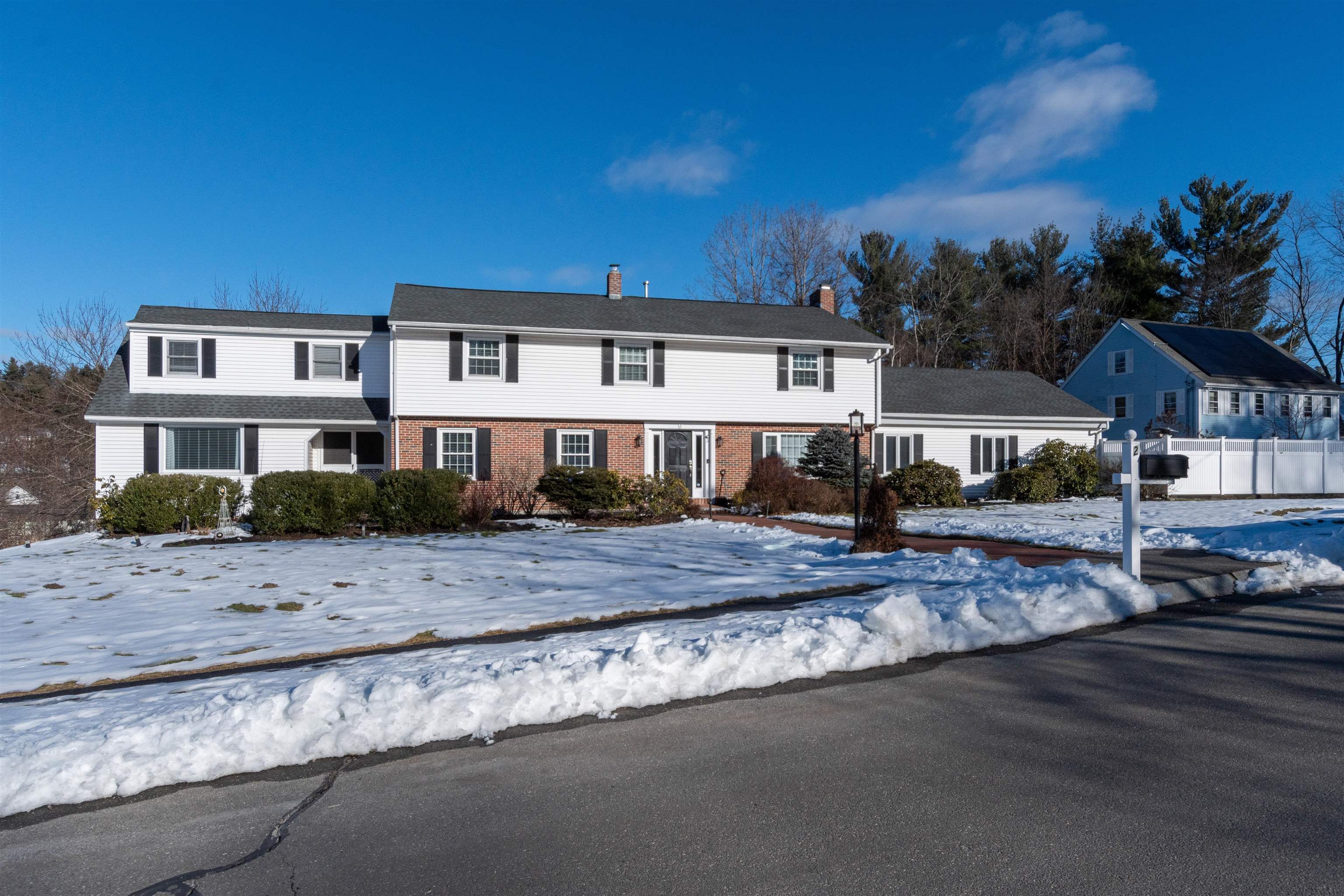 Property Photo: 2 Rosecliff Drive NH 03062