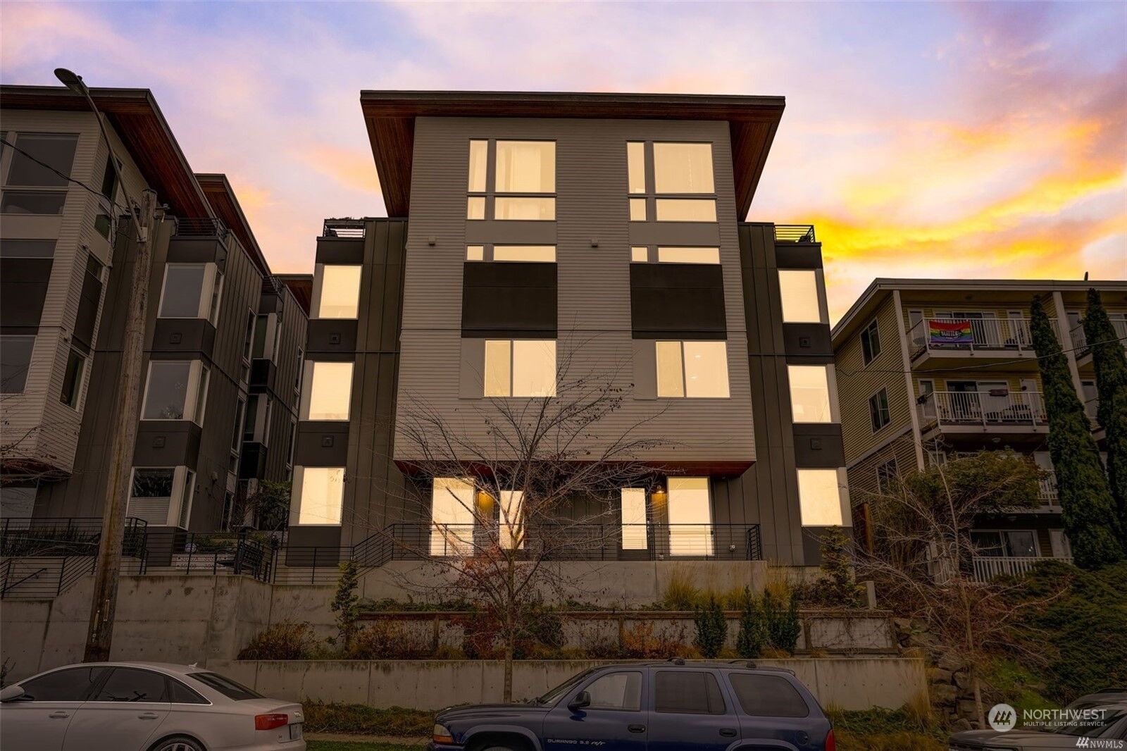 Property Photo:  3062 SW Avalon Way C  WA 98126 