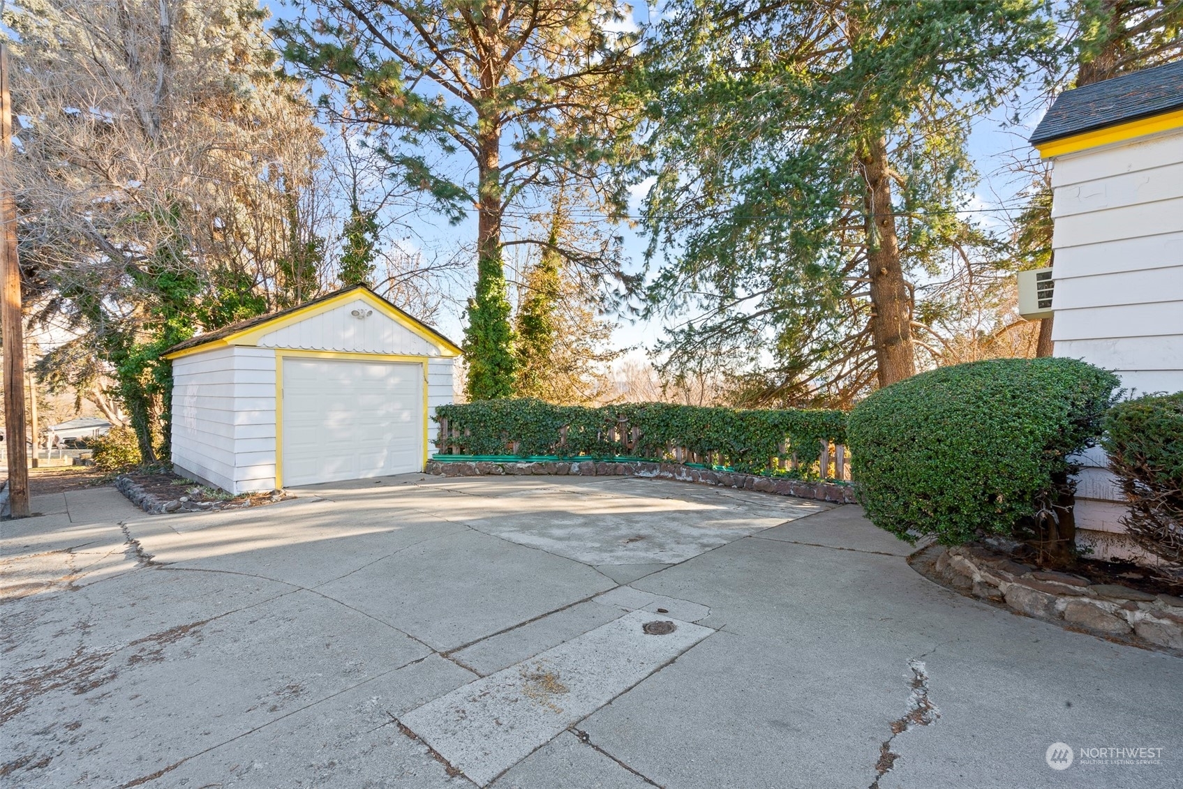 Property Photo:  1808 W Chestnut Avenue  WA 98902 