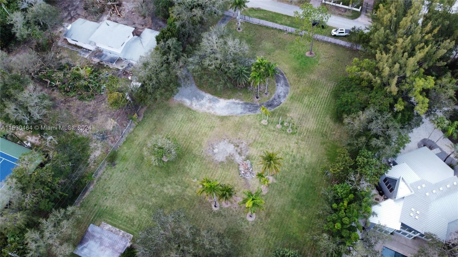 Property Photo:  9740 SW 114th St  FL 33176 
