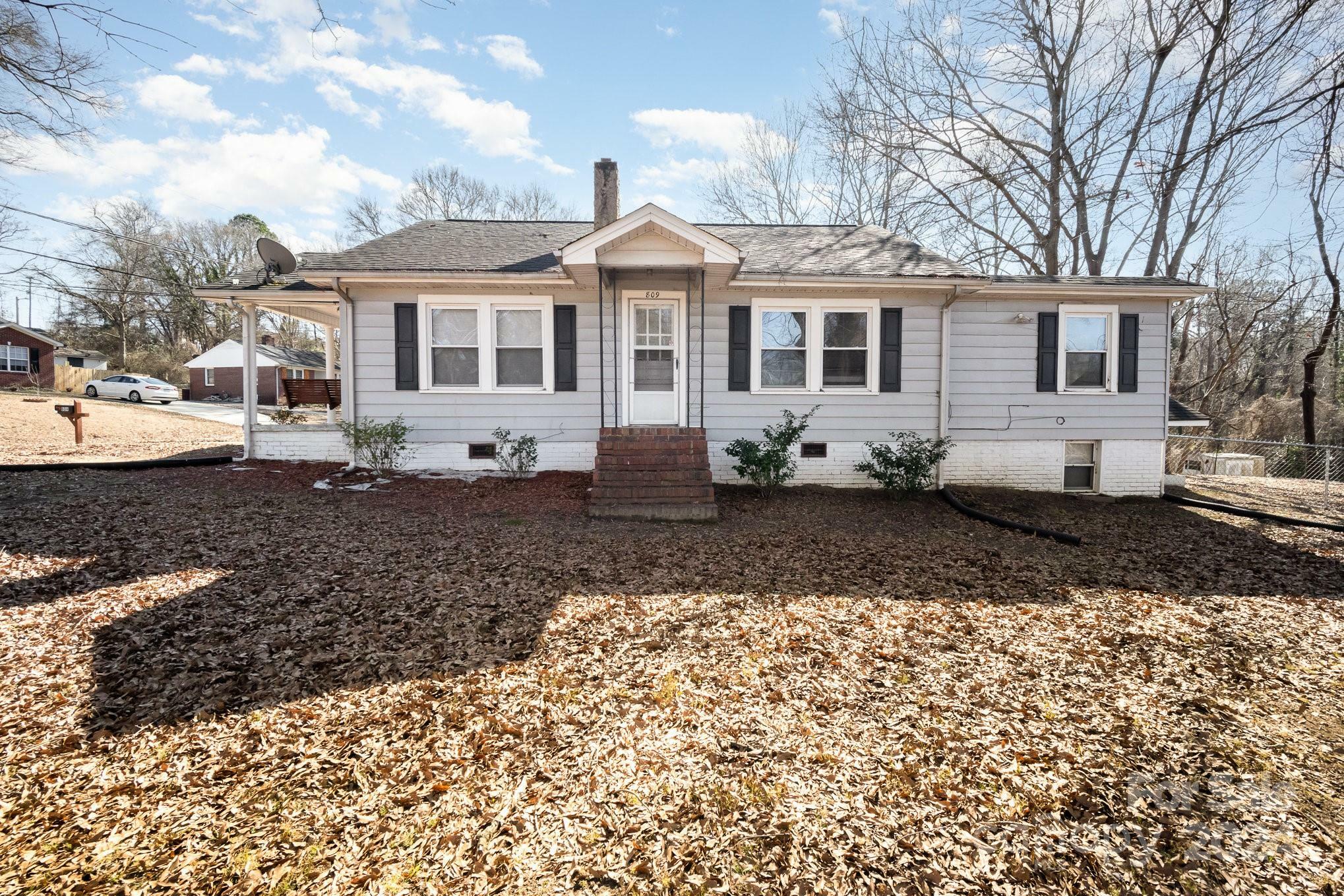 Property Photo:  809 E Harrison Avenue  NC 28054 