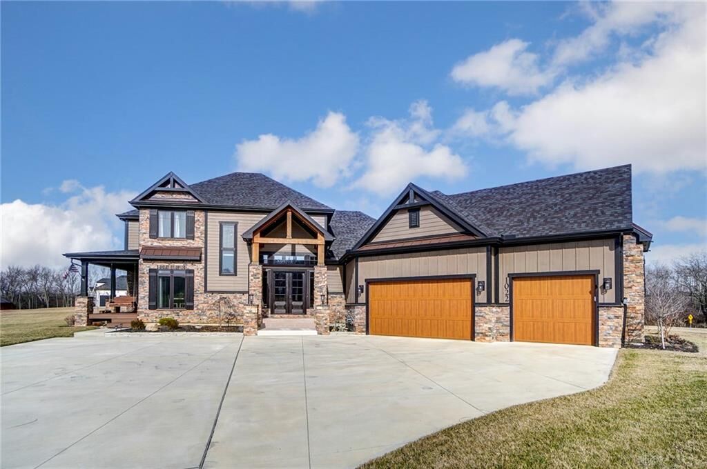 Property Photo: 1022 Hunter'S Crossing OH 45036