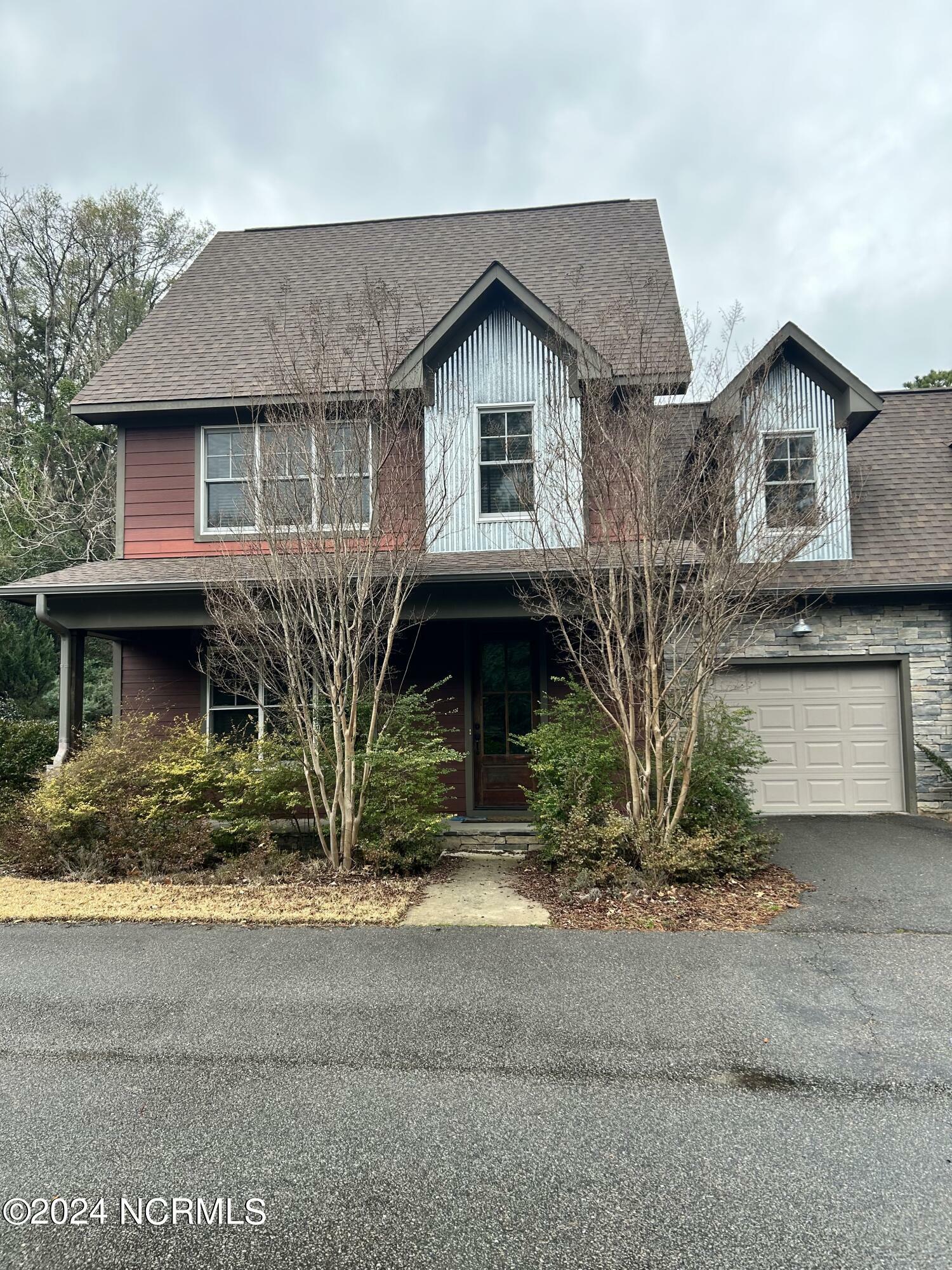 Property Photo:  252 W Connecticut Avenue  NC 28387 