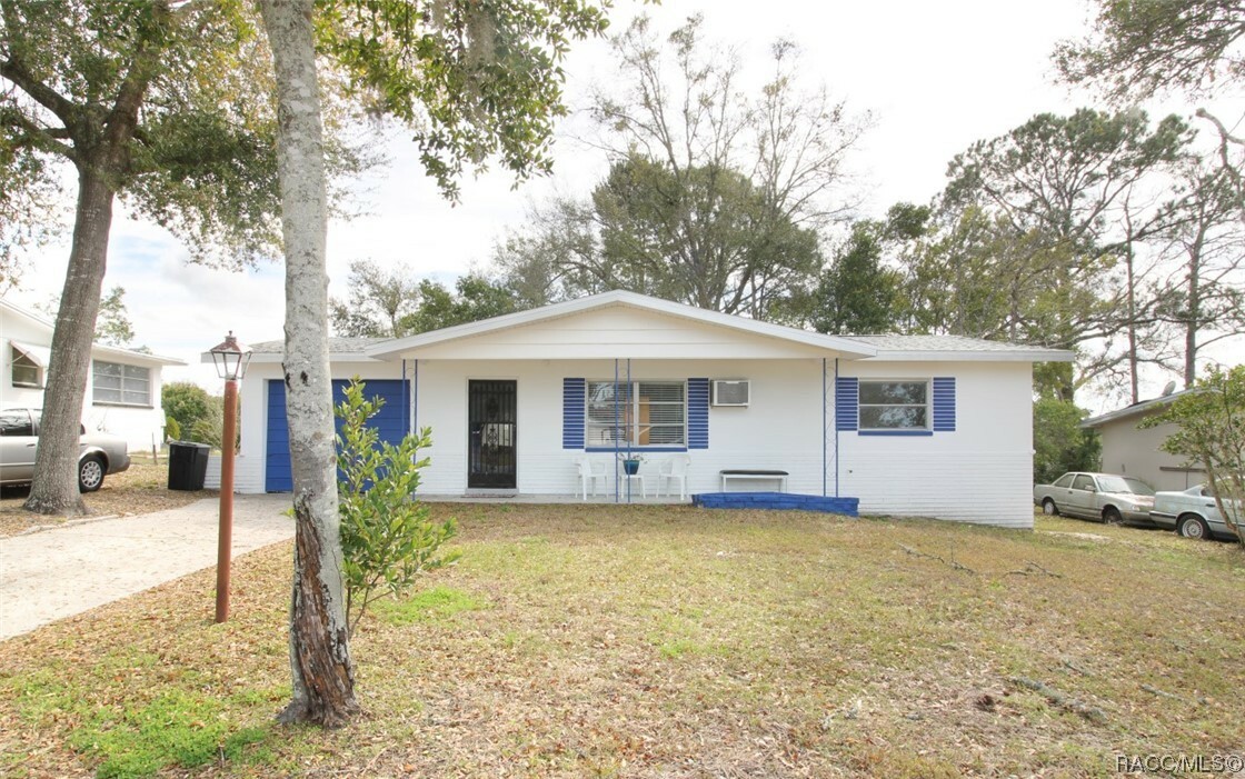 Property Photo:  43 S Barbour Street  FL 34465 