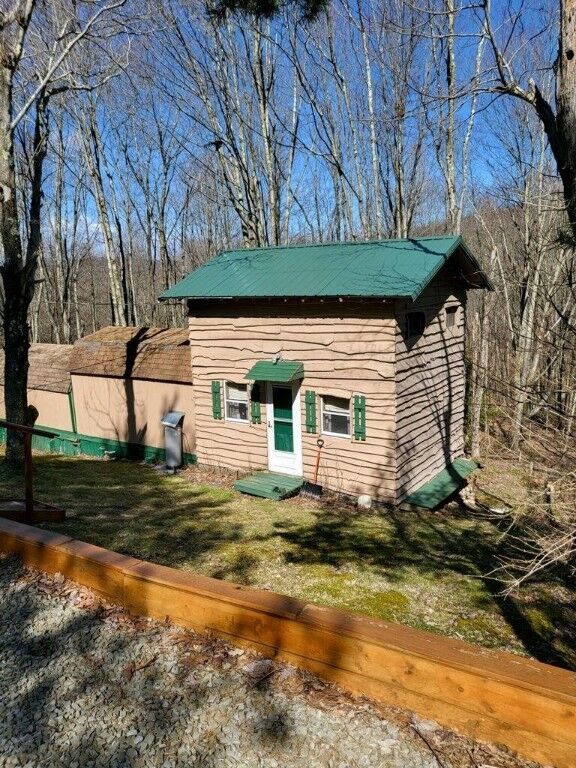 Property Photo: 222 Arpad Lane PA 15557