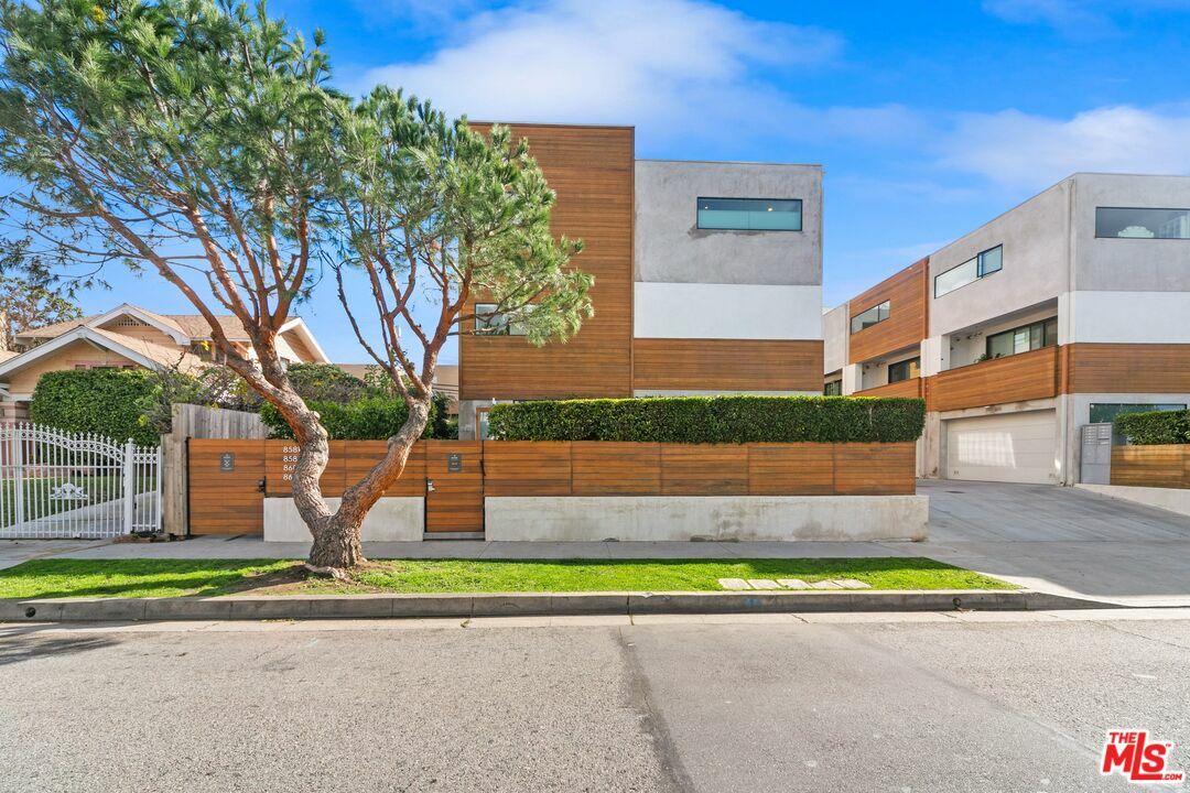 Property Photo:  862 1/2 S Wilton Pl  CA 90005 