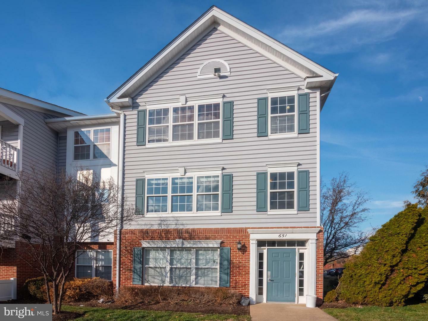 Property Photo: 651 Constellation Square SE B VA 20175