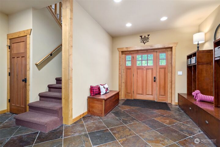 Property Photo:  6 Summit Way  WA 98068 