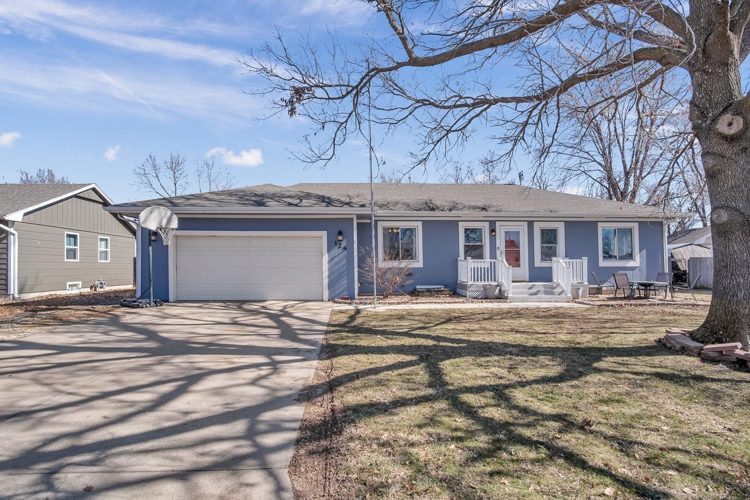 Property Photo:  124 Columbus Ave  KS 67114 