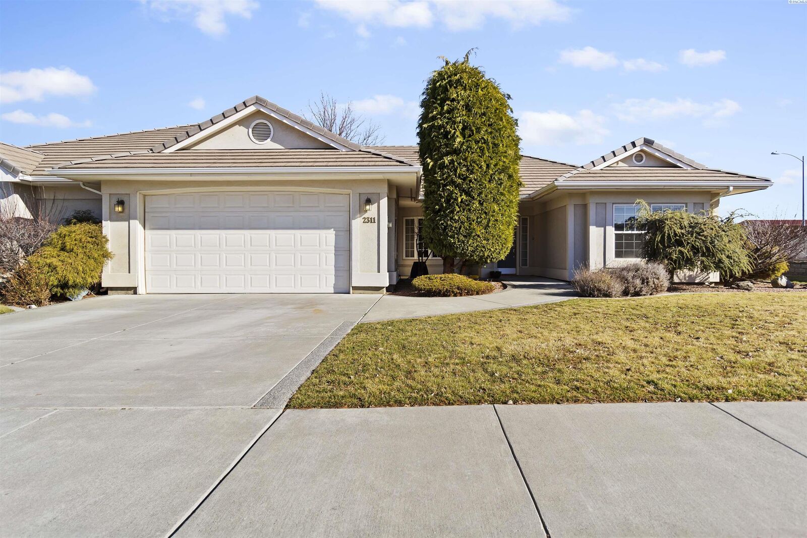 Property Photo:  2311 S Arthur Loop  WA 99338 