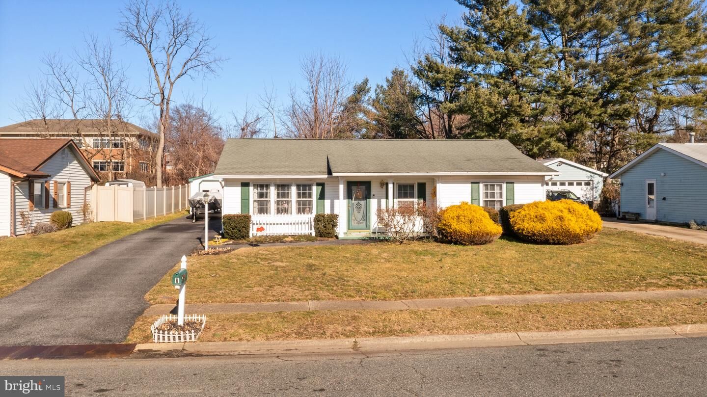 Property Photo: 7 Brookbend Drive DE 19713