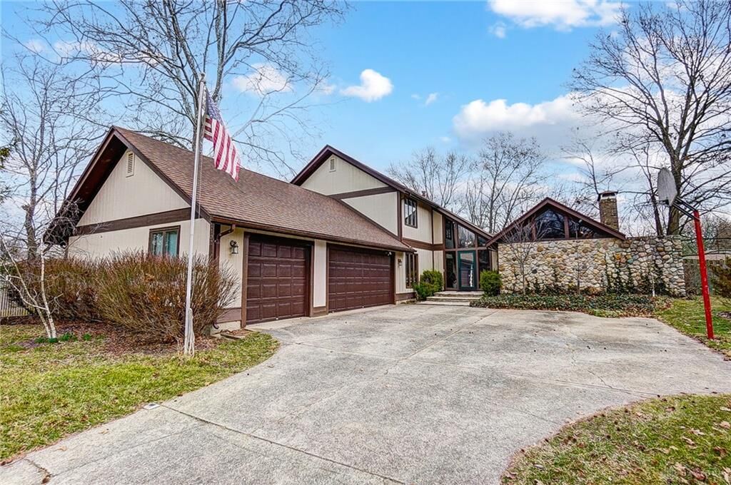 Property Photo: 1102 Hidden Oaks Drive OH 45459