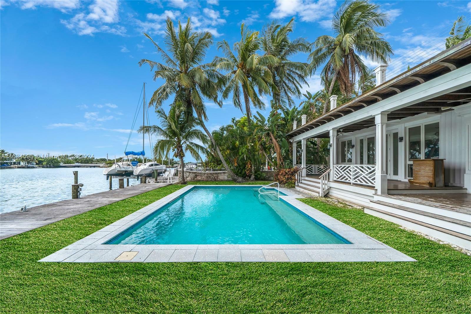 Property Photo: 325 E San Marino Dr FL 33139