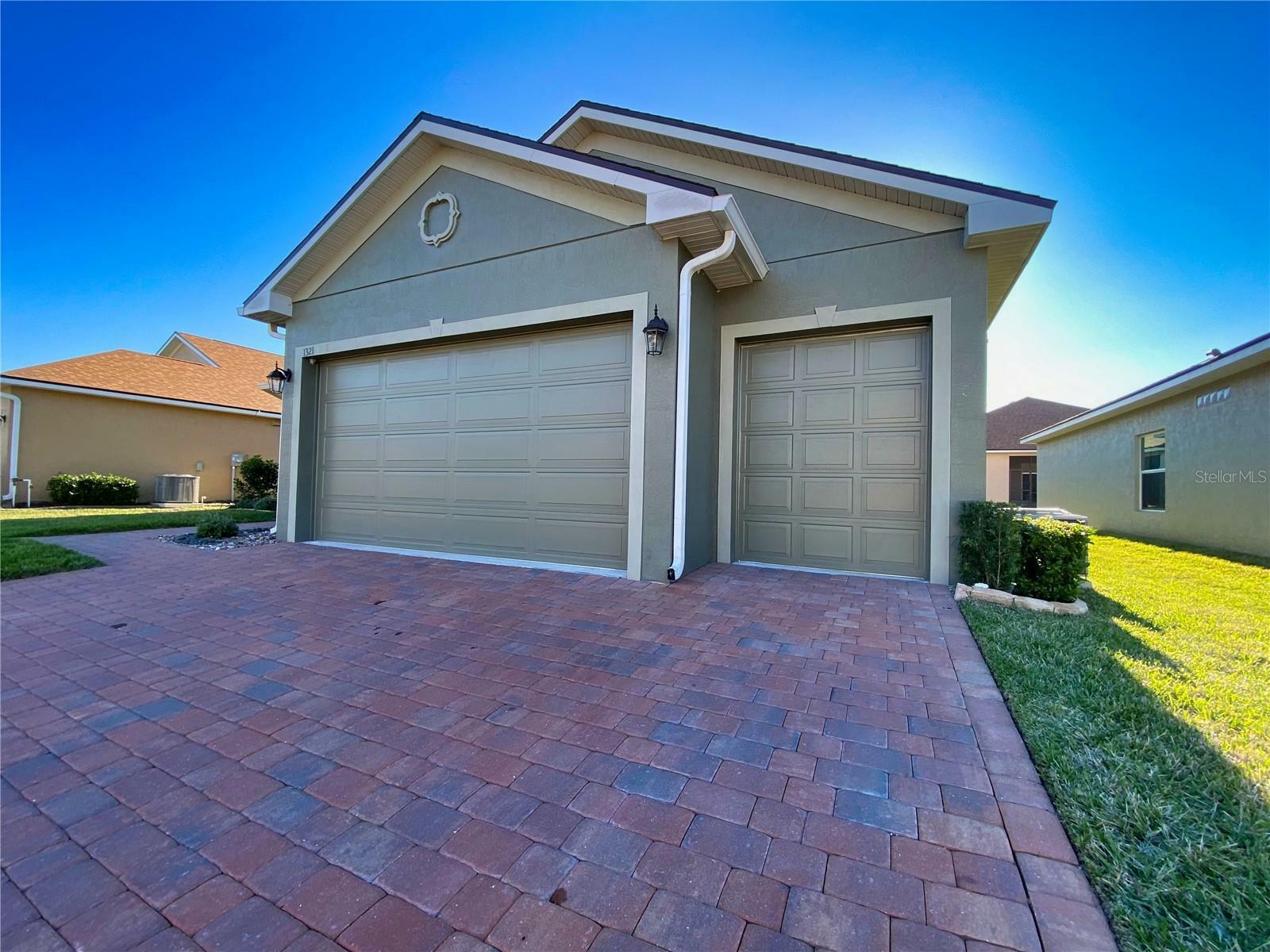 Property Photo:  1321 Oakmont Drive  FL 33884 