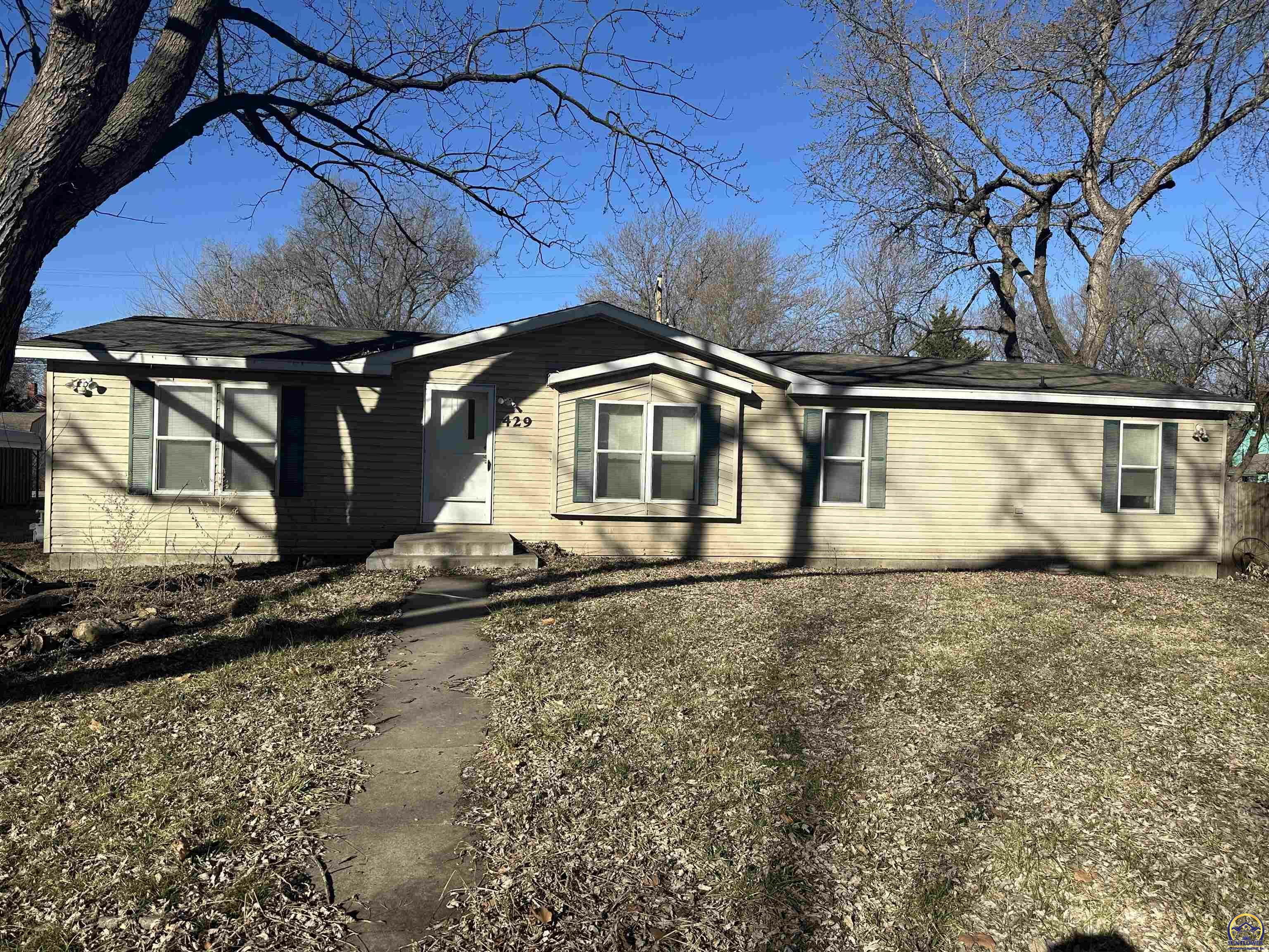 Property Photo:  429 NE Grattan St  KS 66616 