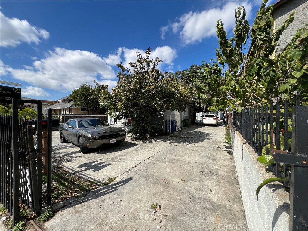 Property Photo:  827 W 65th Street  CA 90044 