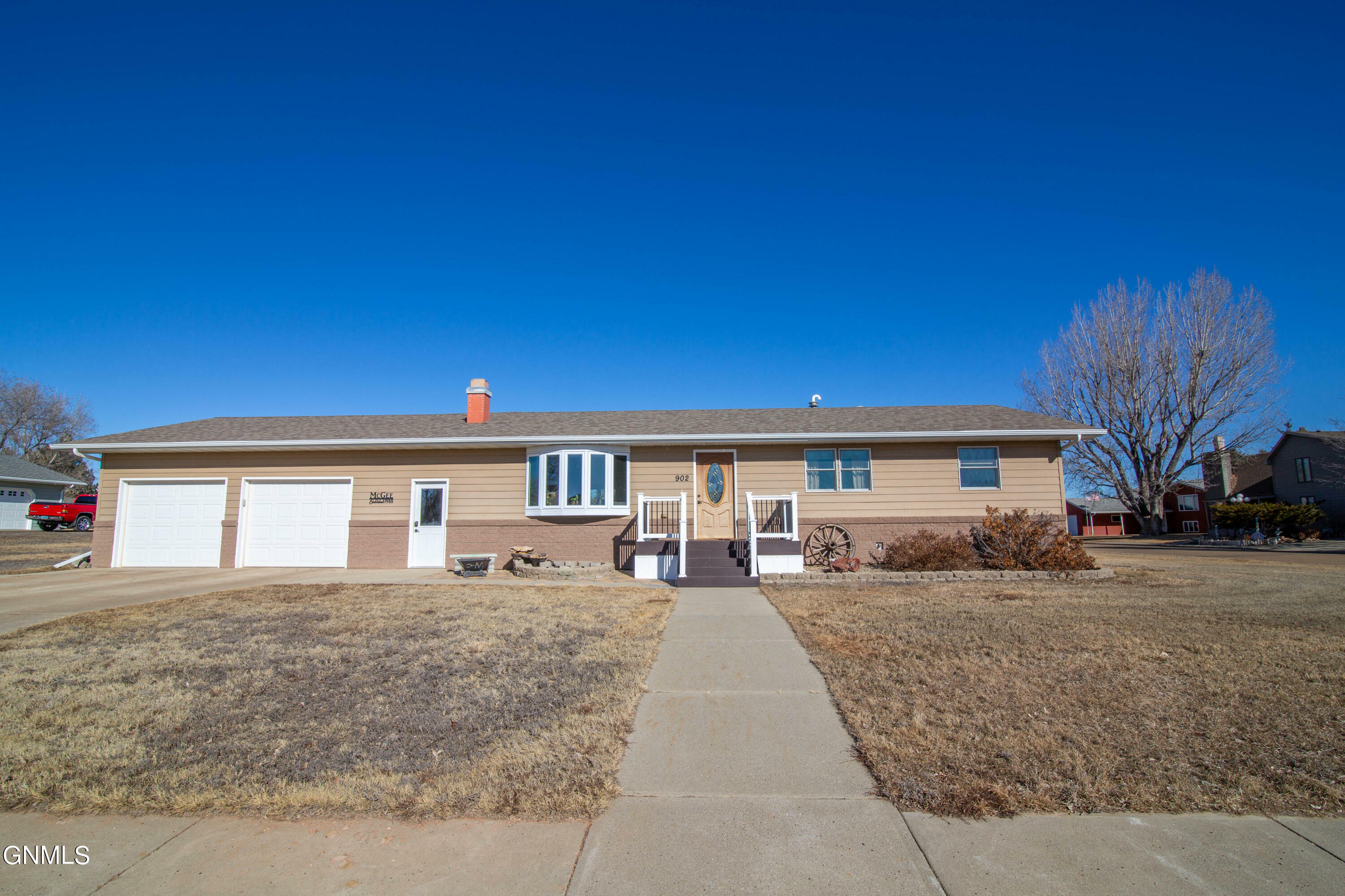Property Photo:  902 1st Street NW  ND 58623 